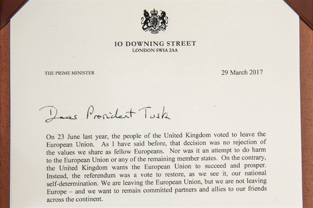 Theresa May pide cooperación económica y de seguridad en su carta de divorcio a la UE