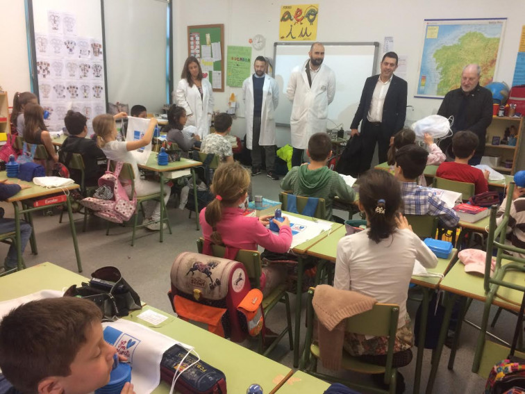 Alumnos de Santiago aprenden el valor del agua a través del programa 'Aqualoxía'