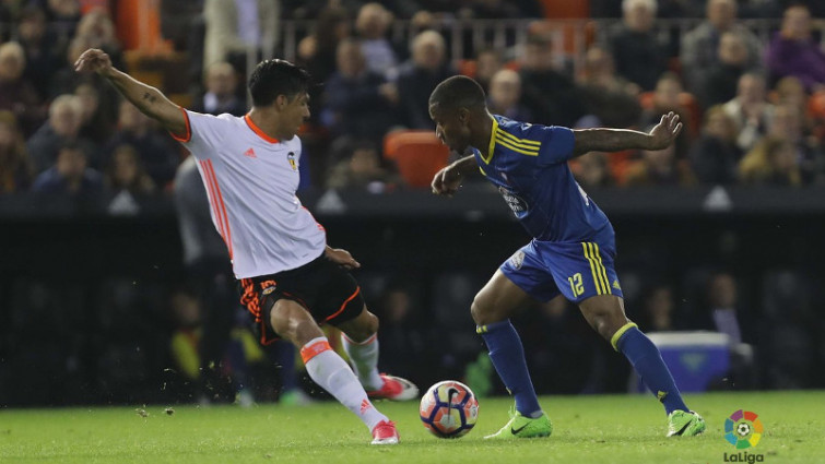 ​El Valencia remonta en un partido poco brillante del Celta