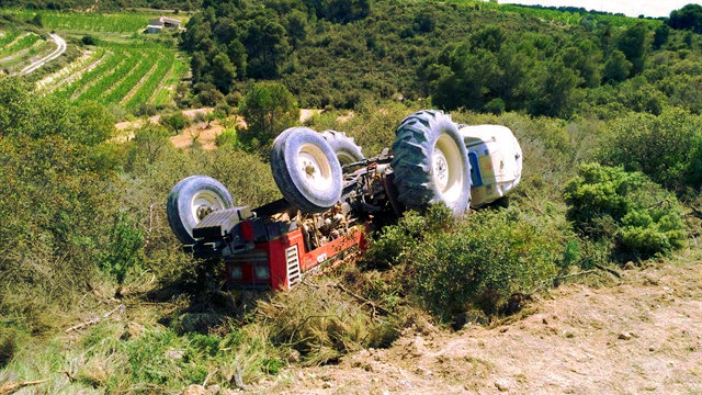 Muere una persona tras sufrir un accidente con su tractor en Barreiros