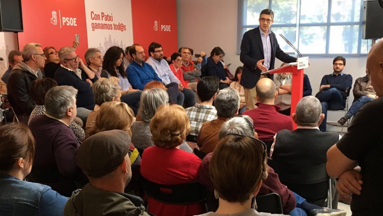 ​Vilagarcía recibe la segunda visita de la campaña de Patxi López a Galicia