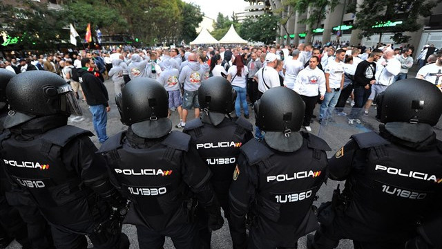 ​Los policías del Celta-Manchester se quejan por la falta de 