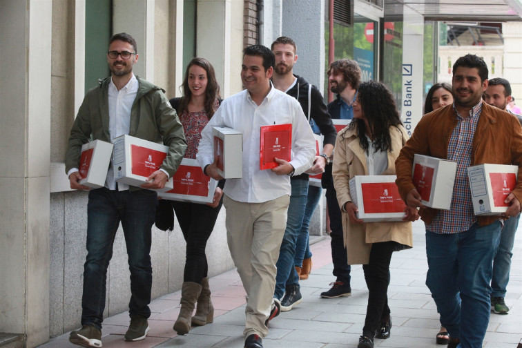 Ferraz confirma la distancia de 6.000 avales entre Susana Díaz y Pedro Sánchez