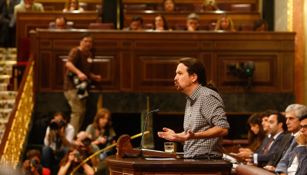 El secretario general de Unidas Podemos, Pablo Iglesias, interviene desde la tribuna del Congreso de los Diputados